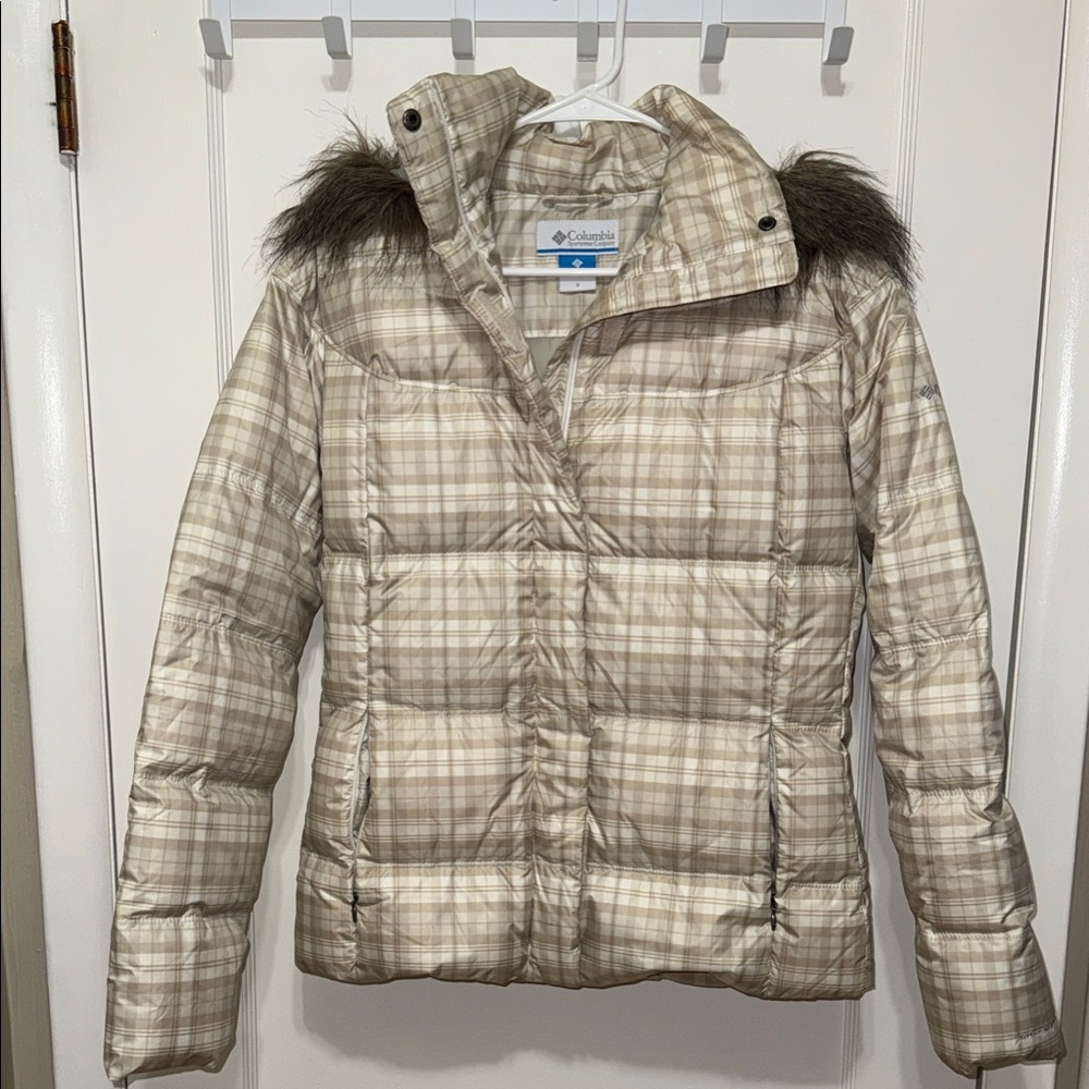 Columbia Women's Beige Plaid Puffer Jacket